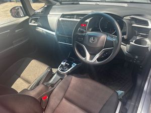 2017 HONDA FIT PETROL HYBRID - Image 4