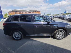 MITSUBISHI OUTLANDER 2.4 DYNAMIC AUTOMATIC PHEV - Image 4