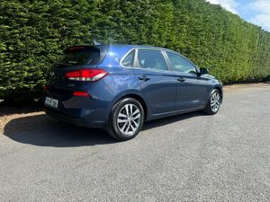 Hyundai i30 2017 DELUXE 1.0 PETROL TURBO - Image 2