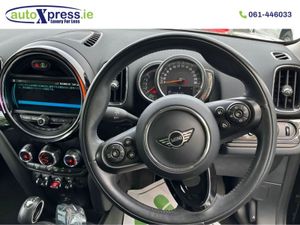 MINI Cooper D Crossover 2.0 Automatic - Image 4