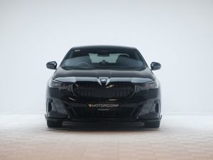 BMW 5 Series 530E M Sport  sunroof - Image 2