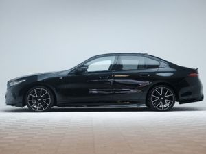 BMW 5 Series 530E M Sport  sunroof - Image 4