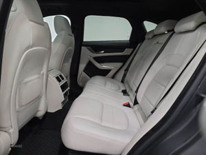 Jaguar F- PACE 2.0 D200 R-dynamic HSE Black 5dr A - Image 4