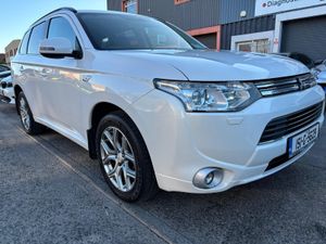 2015 Mitsubishi Outlander 2.0 Gx4hs Phev 160BHP Au - Image 2