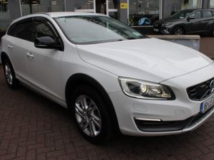 Volvo V60 2.0D4 SE LUXURY PLUS 5DR ESTATE AUTOM - Image 2
