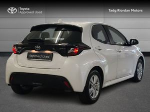 Toyota Yaris Hybrid Luna - Image 2