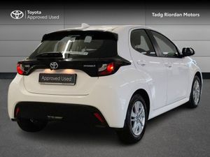 Toyota Yaris Hybrid Luna - Image 2