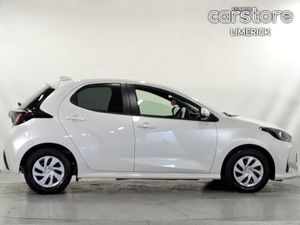 Toyota Yaris Hybrid - Image 2