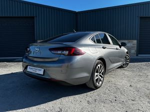 Opel Insignia 212’ HATCHBACK LOW MILEAGE - Image 4