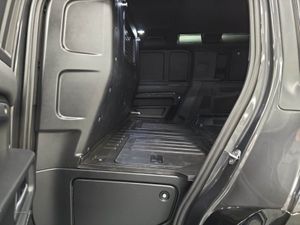 Land Rover Defender 3.0 D300 Hard Top X-dynamic H - Image 4
