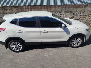 Nissan Qashqai 2014 PURE DRIVE LOW KM - Image 4
