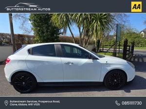 Alfa Romeo Giulietta 1.4 Auto Multi Air Competizi - Image 3