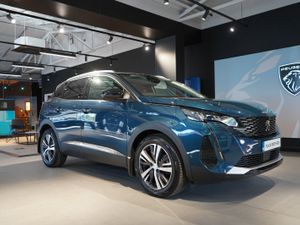 2023 Peugeot 3008 Allure 1.2 PureTech 130bhp - Image 3