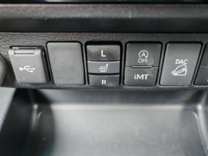 Toyota Hilux 2025 - Image 2