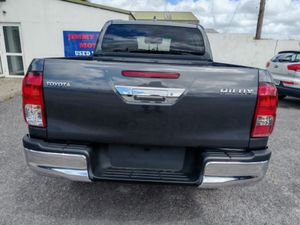 Toyota Hilux 2025 - Image 4