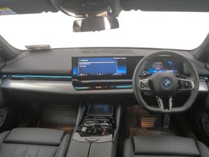 BMW 5 Series 530e M Sport Saloon - Image 4
