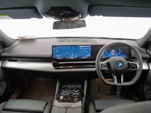 BMW 5 Series 530e M Sport Saloon - Image 4