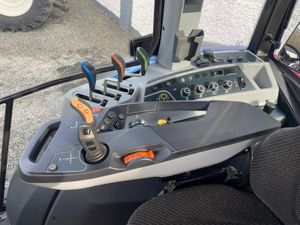 Valtra G125 Active - 360hrs - Image 2