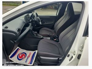 Toyota Yaris 1.0 VVTi Auto - Image 2
