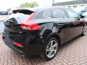 VOLVO V40 SE LUXURY 5DR AUTOMATIC DIESEL - Image 4