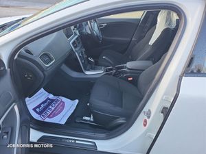 Volvo V40 T4 2.0 DIESEL AUTO - Image 4