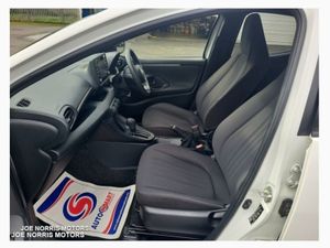 Toyota Yaris 1.0 VVTi Auto - Image 2