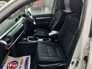 Toyota Hilux INVINCIBLE D-4D 4WD PLUS CANOPY - Image 4