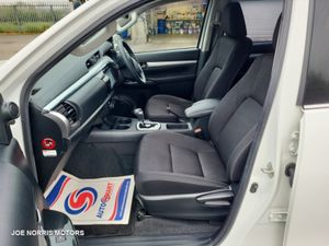 Toyota Hilux 2.4 Diesel 4WD DOUBLE CAB Auto - Image 4