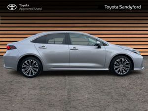 Toyota Corolla Luna Sport Saloon // Heated Seats - Image 3