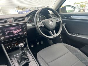 Skoda Superb Active 2.0tdi 150HP Manual - Image 3