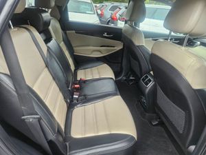 Kia Sorento Platinum 4X4 5DR - Image 4