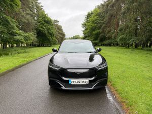 Ford Mustang Mach-E 2022 - Image 2