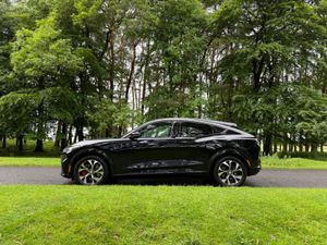 Ford Mustang Mach-E 2022 - Image 4