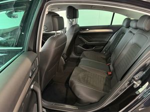 Volkswagen Passat Elegance 2.0 TDI Manual 6speed - Image 4