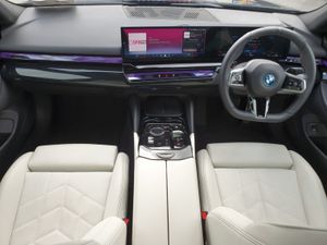 BMW 5 Series 530e M Sport Saloon - Image 4