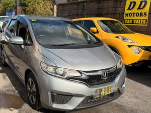 Honda fit 2016 petrol hybrid with leather seats - Image 2