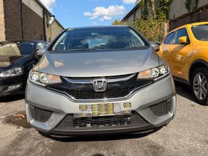 Honda fit 2016 petrol hybrid with leather seats - Image 3