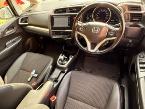 Honda fit 2016 petrol hybrid with leather seats - Image 4