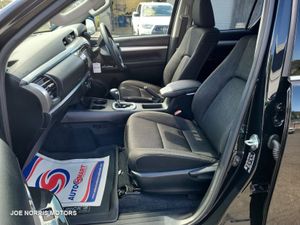 Toyota Hilux 2.4 DIESEL CREWCAB Z AUTOMATIC LOADED - Image 4