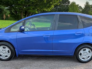 Honda Fit 1.3 AUTOMATIC PETROL HYBRID - Image 4