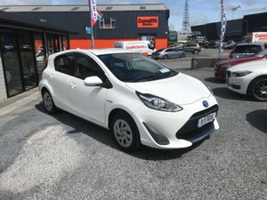 2019 TOYOTA AQUA WHITE AUTO - Image 2