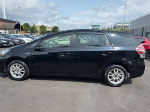 Prius Alpha 2015 black hybrid - Image 3