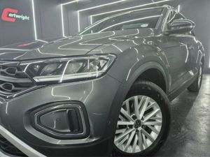 Volkswagen T-Roc Life 2.0 TDI Manual 6speed FWD 1 - Image 4