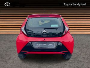 Toyota AYGO 1.0 X-play // Very Low Mileage // Rev - Image 4