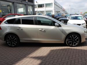 VOLVO V60 D4 SE LUXURY 5DR ESTATE AUTOMATIC - Image 3