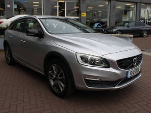 VOLVO V60 2.0D4 CROSSCOUNTRY ESTATE LUXURY PACK - Image 2