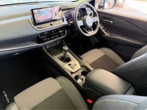 Nissan Qashqai SV PREMIUM 1.3 T 140 bhp - Image 3