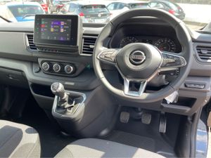 Nissan Primastar SV PREMIUM 130 bhp Camera Front & - Image 4