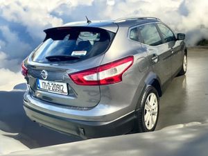 Nissan Qashqai 1.2 PET SV CVT Automatic low mileag - Image 2
