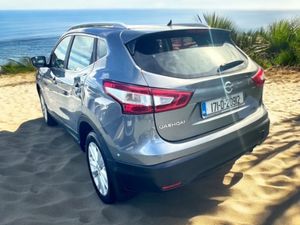 Nissan Qashqai 1.2 PET SV CVT Automatic low mileag - Image 4